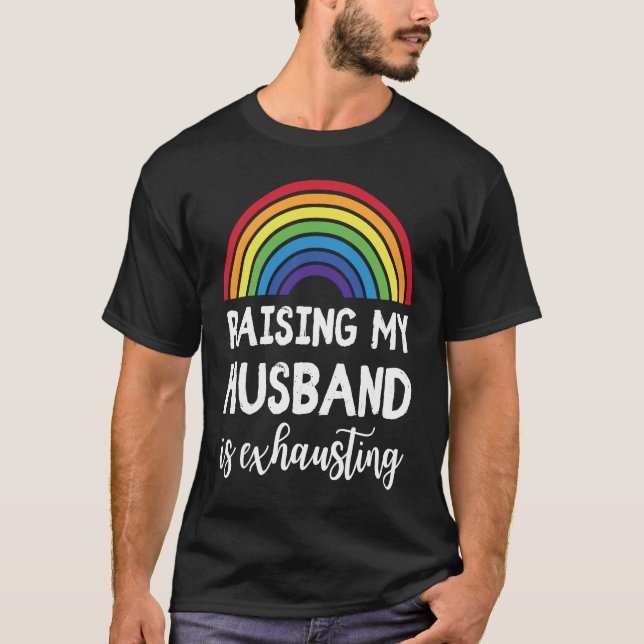 Camiseta Levantar O Meu Marido Está Escavando Casamento LGB (Frente)
