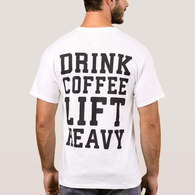 Camiseta Levante O Café Pesado, Beba - Motivação De Gym Eng (Verso)
