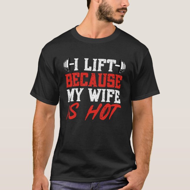 Camiseta Levanto Porque Minha Esposa É Quente Que Levanta P (Frente)
