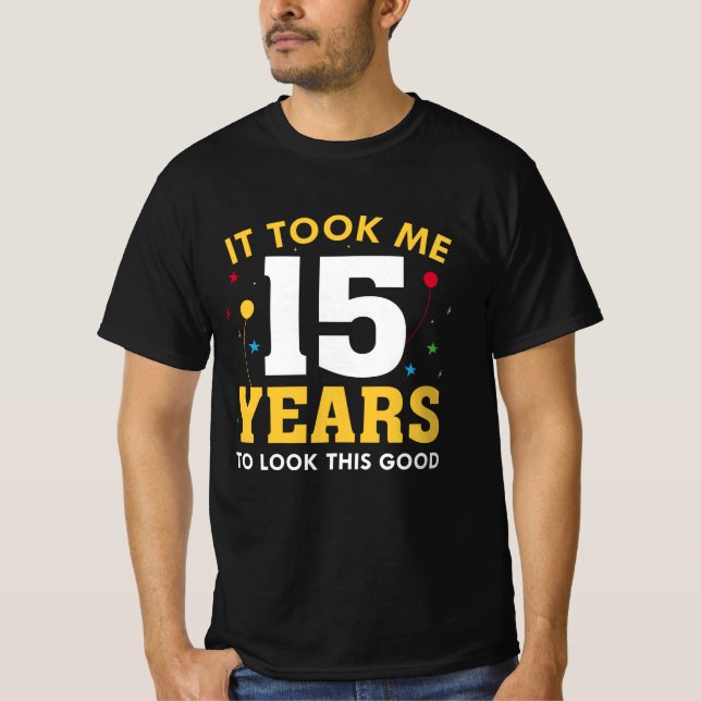 Camiseta Levei 15 Anos Para Parecer Bem (Frente)
