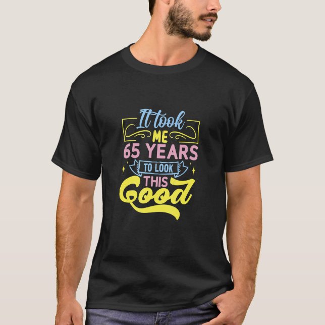 Camiseta Levei 65 Anos Para Parecer Bem (Frente)