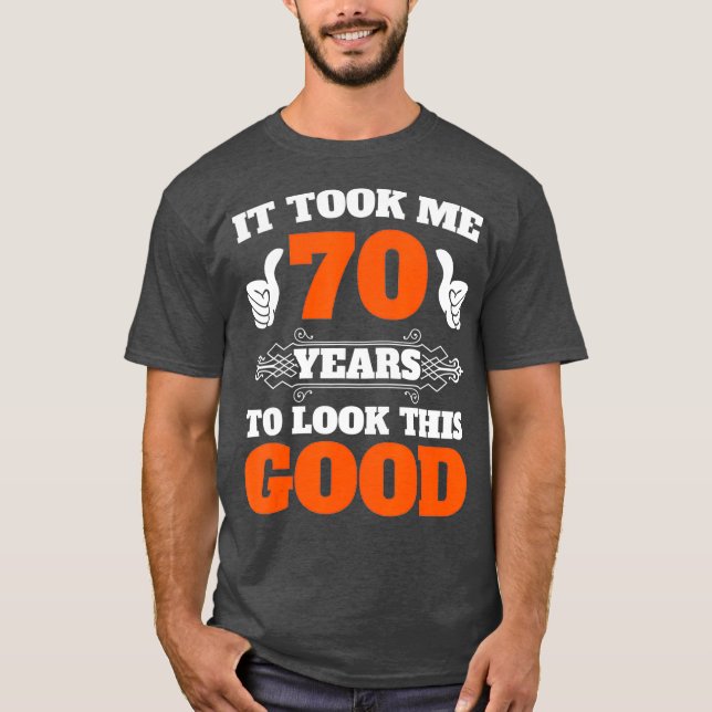 Camiseta Levei 70 Anos Para Ver Esta Boa 70 (Frente)