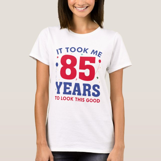 Camiseta Levei 85 Anos Para Parecer Bem (Frente)