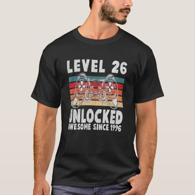 Camiseta Level 26 Unlocked Awesome Since 1996 Retro Birthda (Frente)