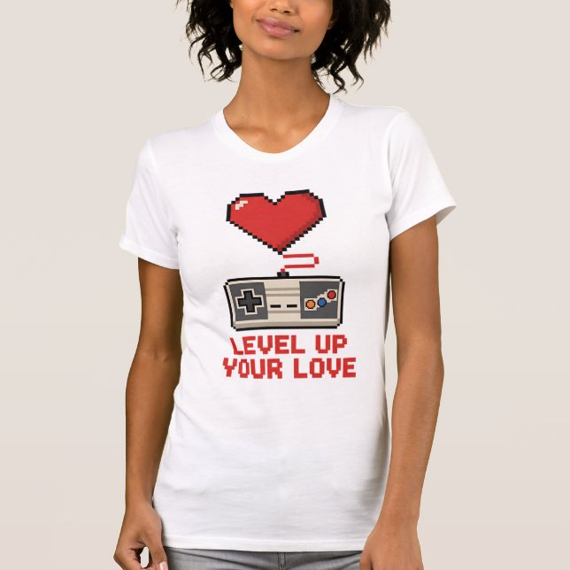 Camiseta Level Up Your Love, Retro Pixel Gaming Design (Frente)