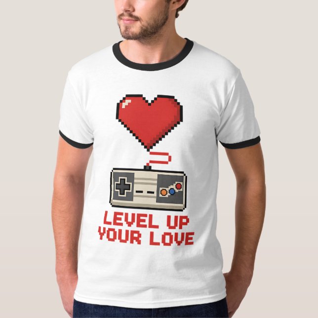 Camiseta Level Up Your Love, Retro Pixel Gaming Design (Frente)