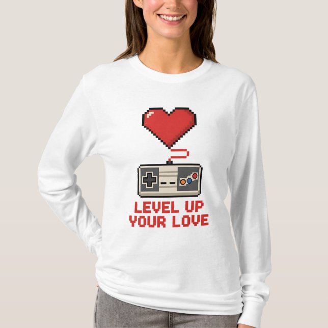Camiseta Level Up Your Love, Retro Pixel Gaming Design (Frente)