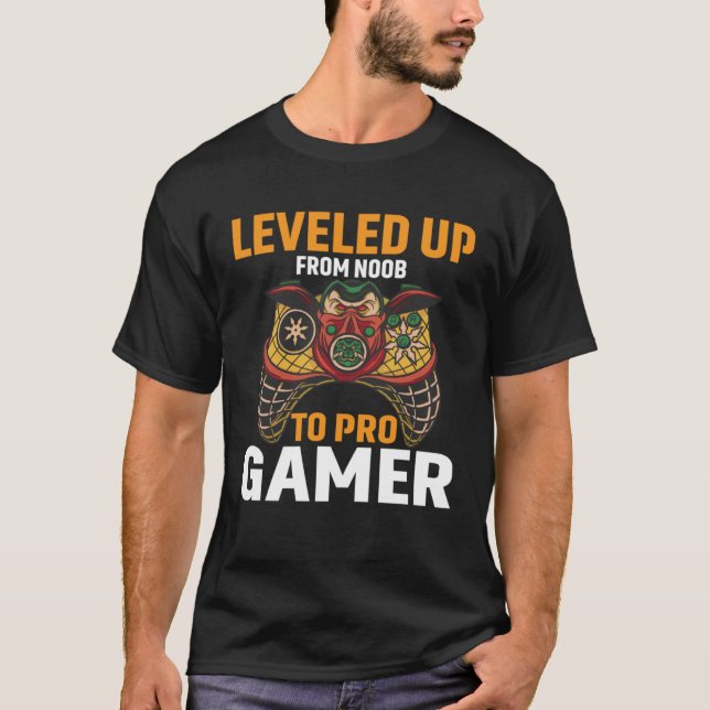 Camiseta Leveled Up From Noob To Pro Gamer  Pro Gamer Gamin (Frente)