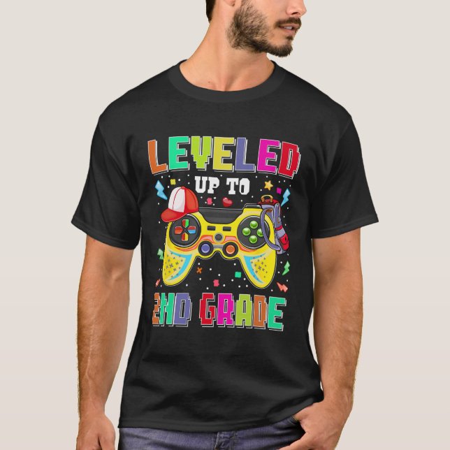 Camiseta Leveled Up To 2nd Grade Gamer First Day Boys Ck To (Frente)