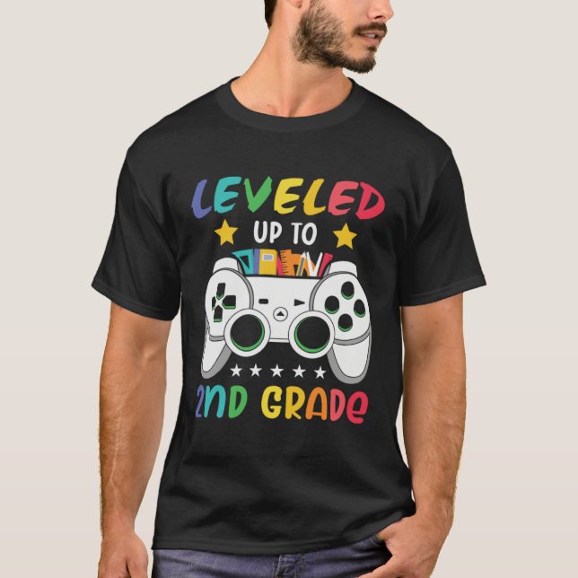 Camiseta Leveled Up To 2nd Grade  Gaming 1st Grade Graduati (Frente)