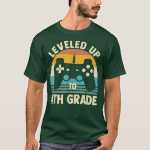 Camiseta Leveled Up To 4th Grade Back To School Video Game 