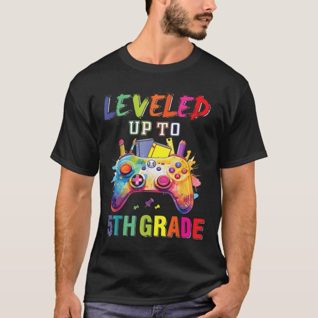 Camiseta Leveled Up To 5th Grade Fifth Grade Back To School (Frente)