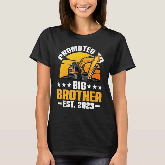 Camiseta Leveled Up To Big Brother 2023  Promoted To Big Br (Frente)