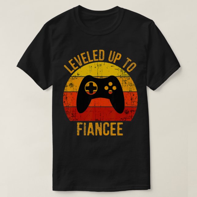 Camiseta Leveled Up to Fiancee Funny Gaming for Video Gamer (Frente do Design)