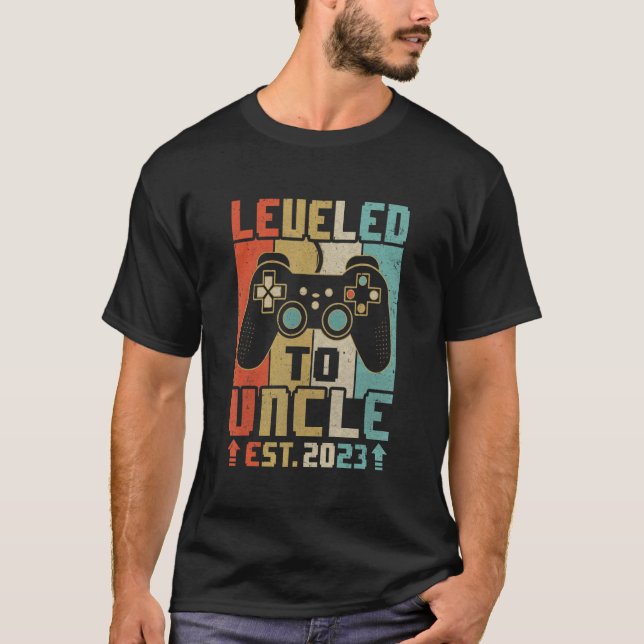 Camiseta Leveled Up To Uncle 2023 Video Game Promoted To Un (Frente)