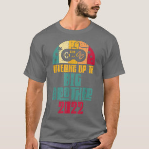 Camiseta Leveling Up Big Brother 2022 Game Controller Pregn