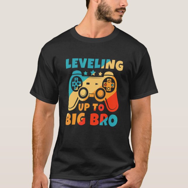 Camiseta Leveling Up To Big Bro New Brother  Gamer (Frente)