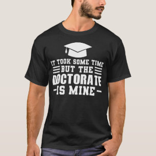 Camiseta Levou Algum Tempo, Mas Doutorou Doutorado.