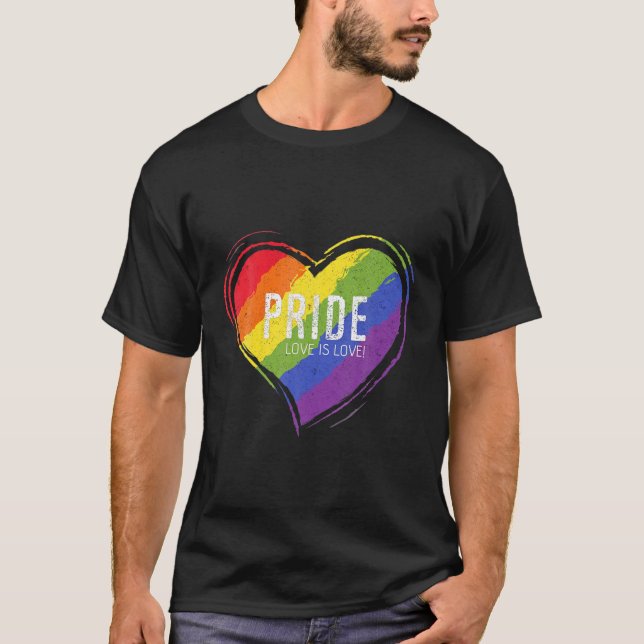 Camiseta LGBT Pride Design With Heart Rainbow Flag Men Wome (Frente)