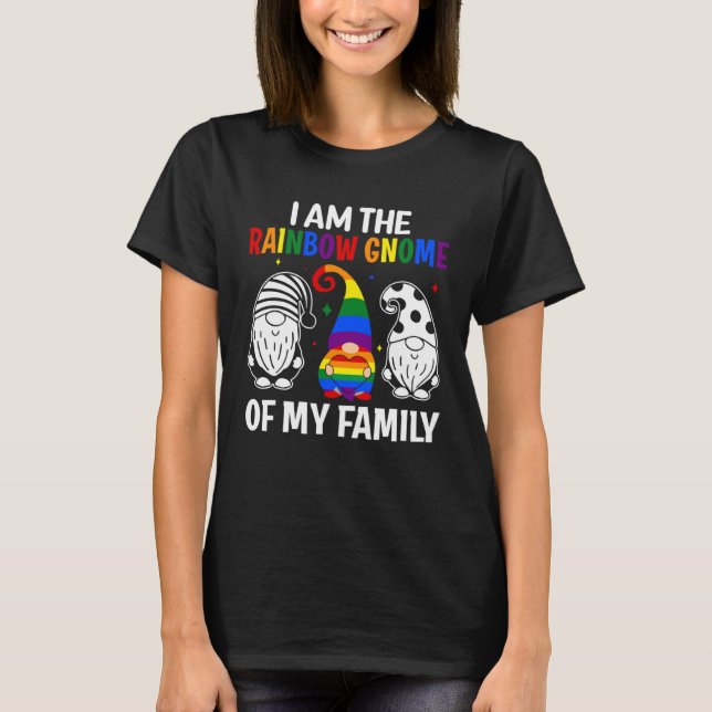 Camiseta LGBT Pride Rainbow I am the Rainbow Gnome of my Fa (Frente)