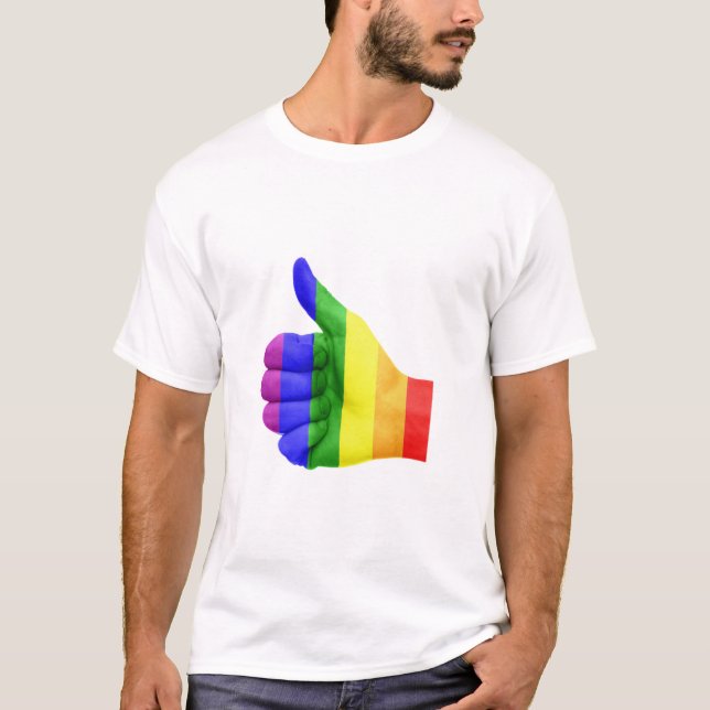 Camiseta LGBTQ manuseia acima da mão do arco-íris (Frente)