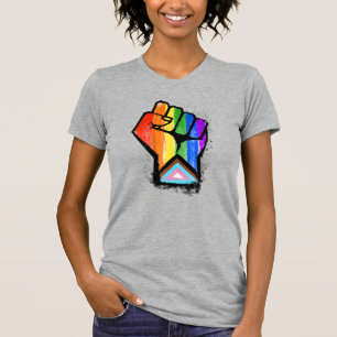 CAMISETA LGBTQ PROGRESSO ORGULHA FIST