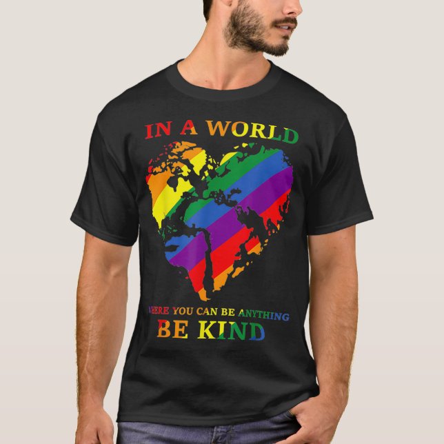 Camiseta LGBTQ Rainbow World You Can Be Anything Be Kind Ga (Frente)
