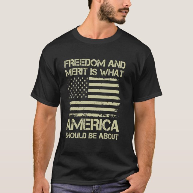 Camiseta Liberdade E Mérito É O Que A América Deveria Ser (Frente)
