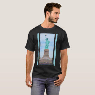 Camiseta Liberdade iluminando o poema do Lázaro