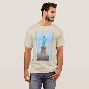 Camiseta Liberdade iluminando o poema do Lázaro