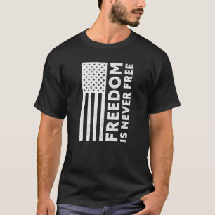 Camiseta Liberdade Nunca Liberta EUA Bandeira Orgulhosa Vet