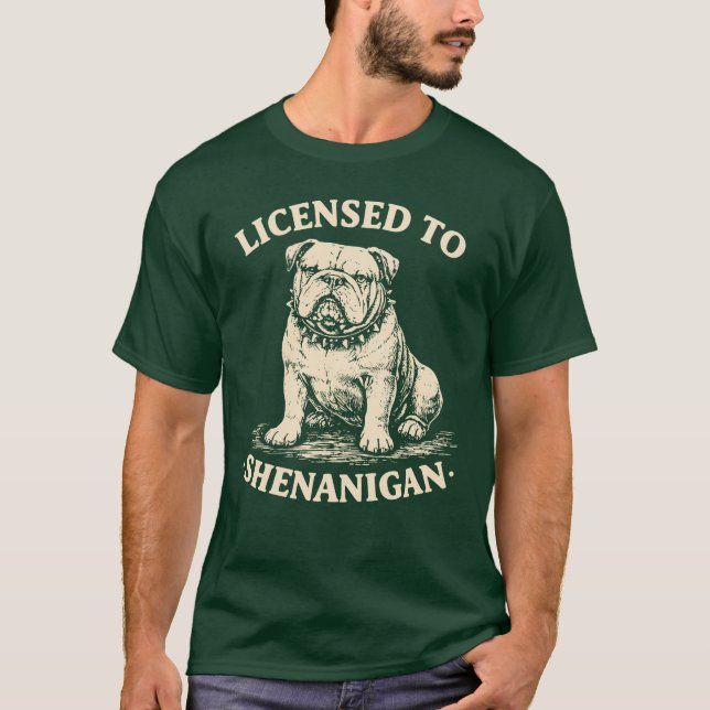 Camiseta Licensed To Shenanigan Funny Vintage Bulldog (Frente)