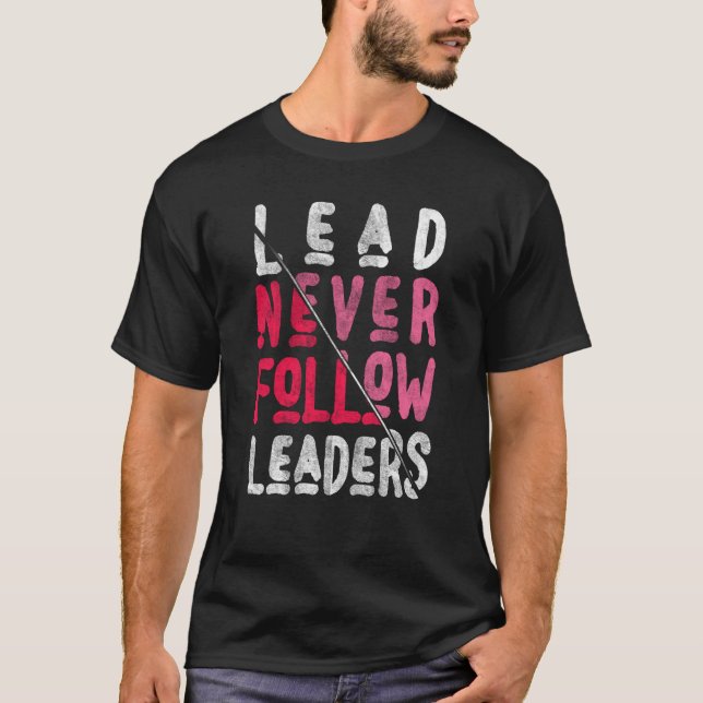 Camiseta Líder nunca segue os líderes negros e inspiradores (Frente)