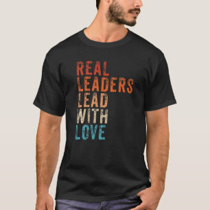 Camiseta Líderes Verdadeiros Lideram Com O Amor, Líder Da V