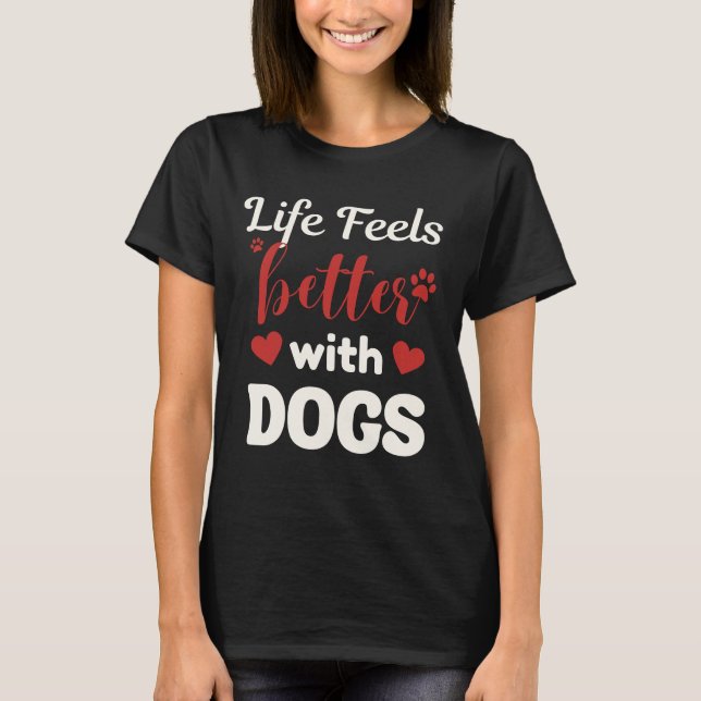 Camiseta Life Feels Better With Dogs – Valentine Love Quote (Frente)