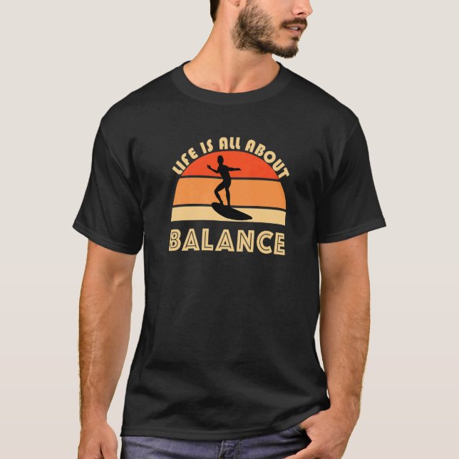 Camiseta Life Is All About Balance Surfer Beach Sunset Sea  (Frente)