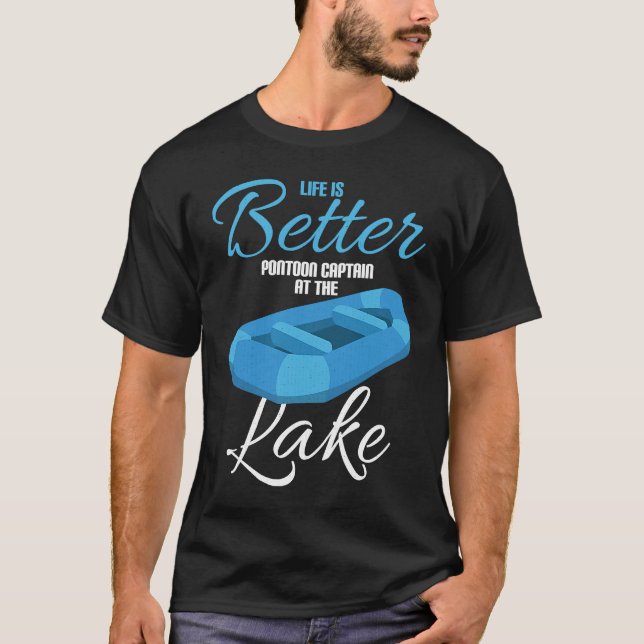 Camiseta Life Is Better Pontoon Captain At The Lake (Frente)