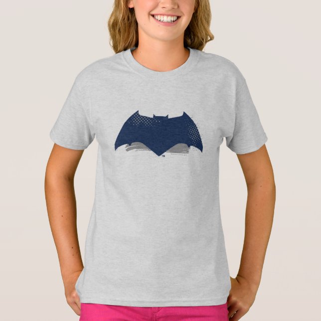 Camiseta Liga da Justiça | Símbolo Pincel e Batman de Meio- (Frente)