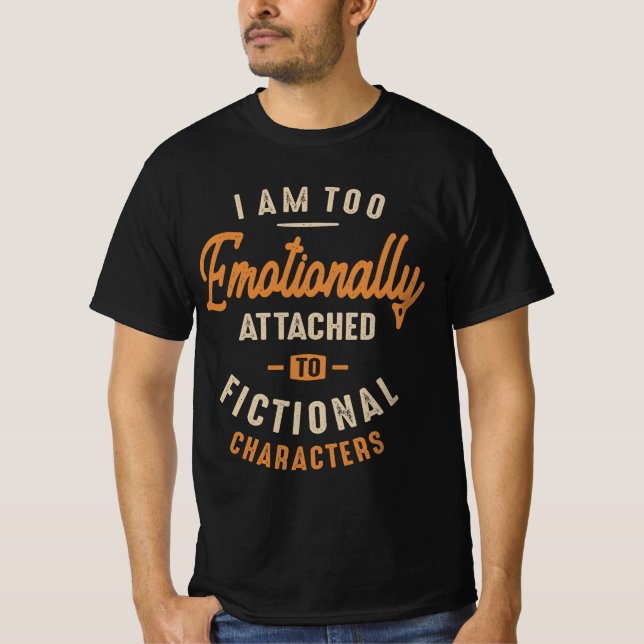 Camiseta Ligado Emocionalmente a Caracteres Ficcionais Engr (Frente)
