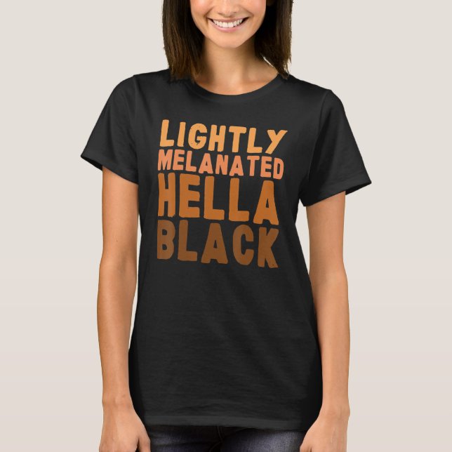 Camiseta Lightly Melanated Hella Black African Black Histor (Frente)