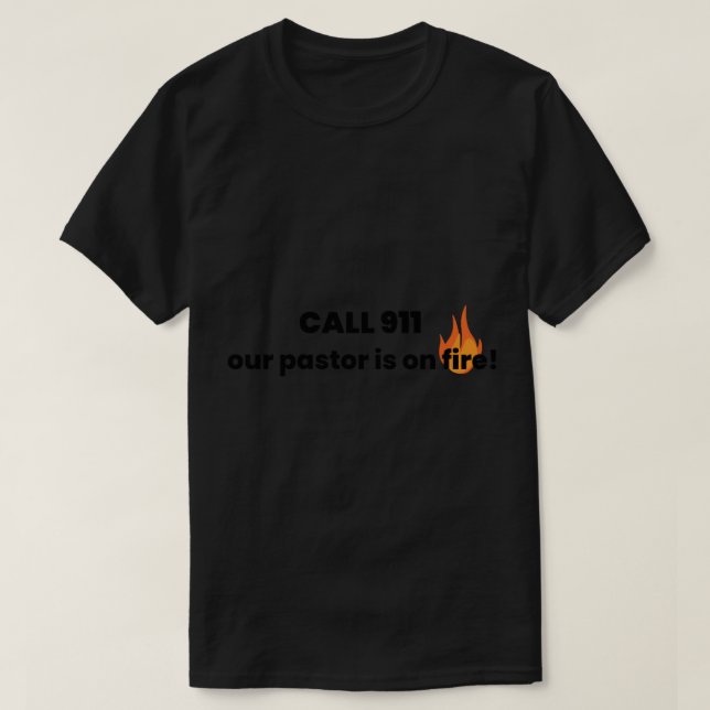 Camiseta Ligue pro 911. Nosso Pastor Está Em Fogo! (Frente do Design)