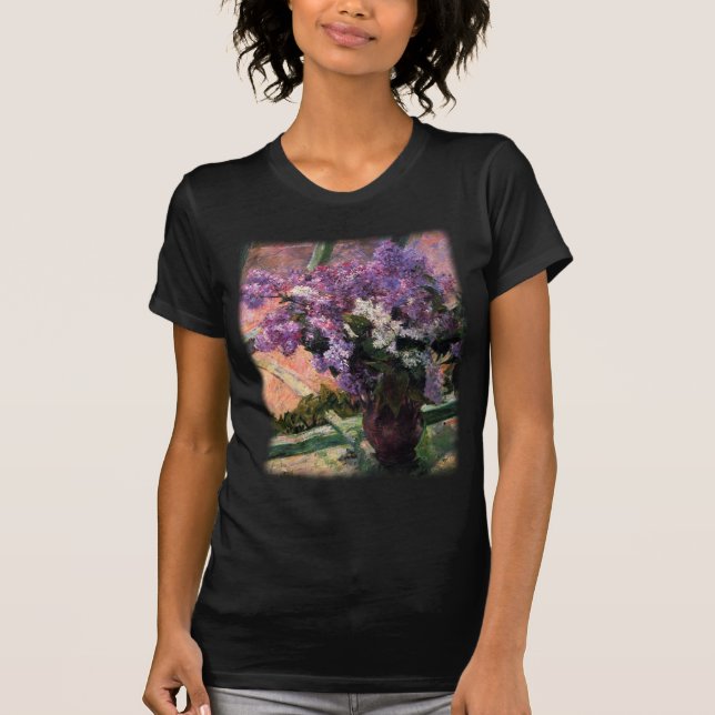 Camiseta Lilacs em uma janela por Mary Cassatt (Frente)