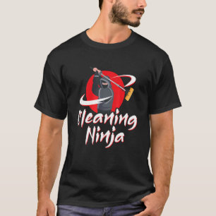 Camiseta Limpando a Hous do Empregado Doméstico do Ninja