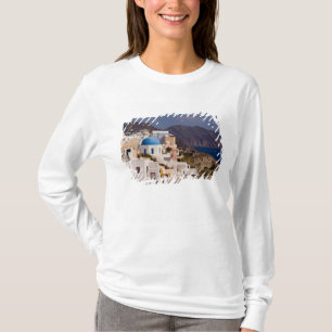 Camiseta Linda aldeia de Oia com edifícios brancos