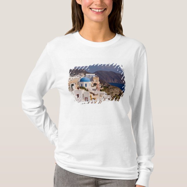 Camiseta Linda aldeia de Oia com edifícios brancos (Frente)