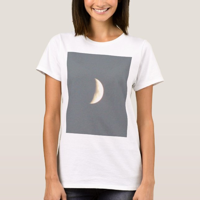 Camiseta Linda Lua Crescente Vergonha das Mulheres Sujas (Frente)