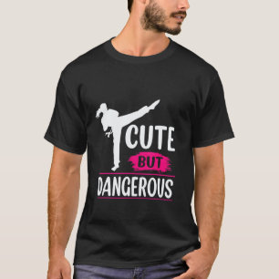 Camiseta Linda Mas Perigosa Garota de Karate Taekwondo