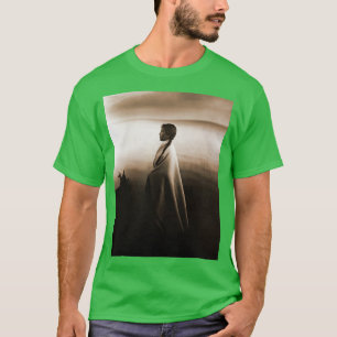 Camiseta Linda Ojibwe Girl por Roland W