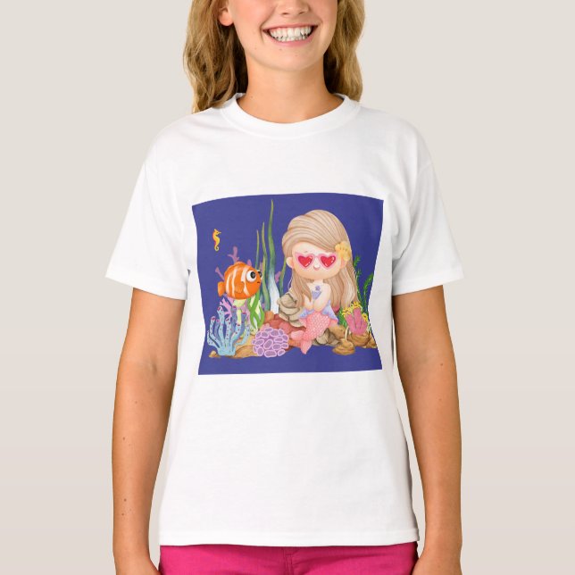 Camiseta Linda sereia-do-mar-de-bruxa brincando no mar (Frente)