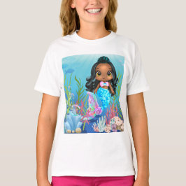 Camiseta Linda sereia negra tocando no mar